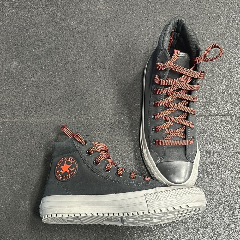 Converse Black and Red High-Top Men size 5 / Women 7 New